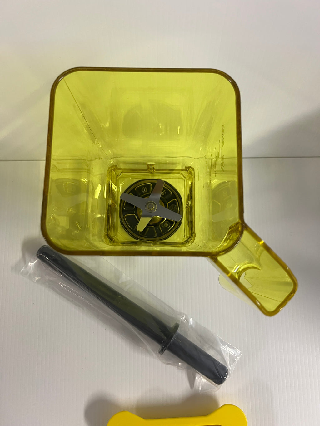 Yellow B Jug 1.5L with 6 Blade and Tamper Rod