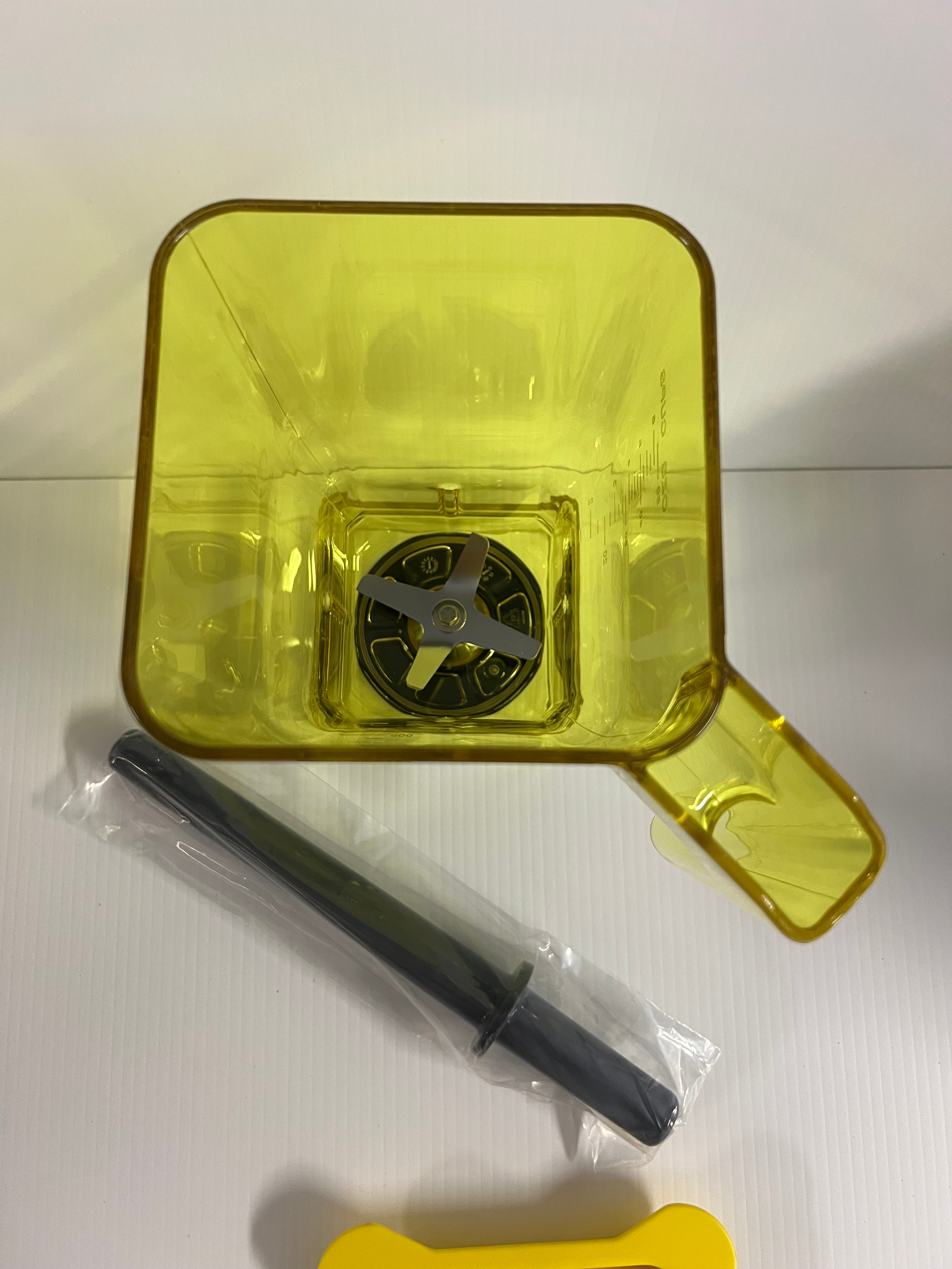 Yellow B Jug 1.5L with 6 Blade and Tamper Rod